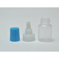 ケーエム化学 点眼容器 C点容器（ネジ式ノズル）3cc シロ 滅菌済 7131 1箱（100個入）（取寄品）