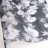 日本紐釦貿易 日本紐釦　転写チュール　黒地グレーの花　巾約68cm　1mカット　5E936-005-1M　約巾68cm×1mカット（直送品）