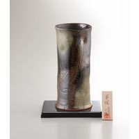 【ギフト包装】 美濃焼 9号黒伊賀筒型花瓶 オリベ吹き YJ15-03（直送品）