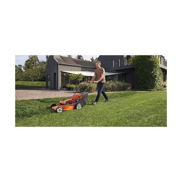 ハスクバーナ・ゼノア Husqvarna LC142iS(バッテリー自走式ローンモア) 970541901 1台 634-7358（直送品）