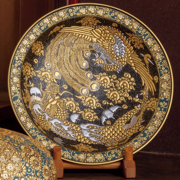 伊野正峰 日本の伝統工芸品【九谷焼】 K8-3034 13.5号飾皿 本金盛龍・鳳凰図 組立式皿立付 作田花仙　1個（直送品）