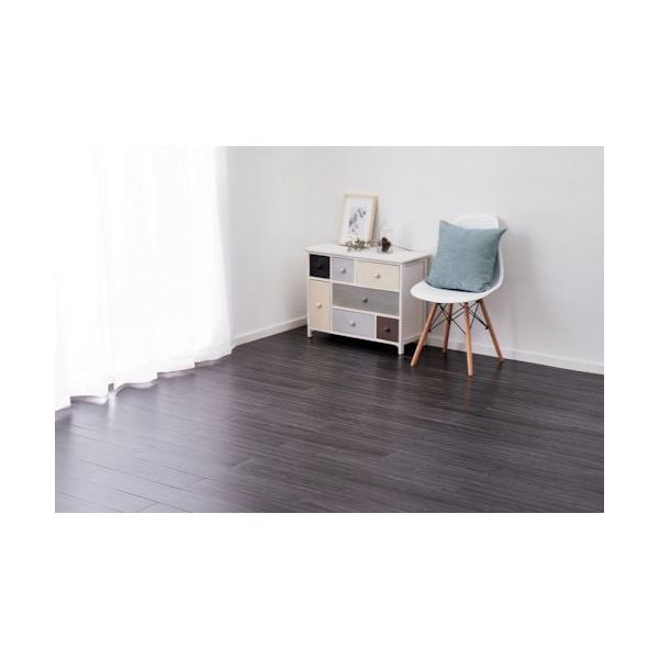 萩原 貼ってはがせる ウッド調フロアタイル 12枚組 W05 ブラック 914×152×3 81955840 1組(12枚)（直送品）