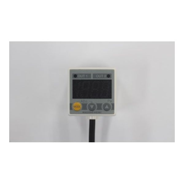 長野計器 小形デジタル微差圧計 アナログ出力1~5V DC 50Pa GC30111M9N380XXXXX0 1個 65-4314-28（直送品）