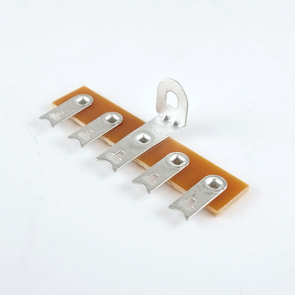 サトーパーツ ラグ板 縦型 4極 L-590-4P 1枚（直送品）