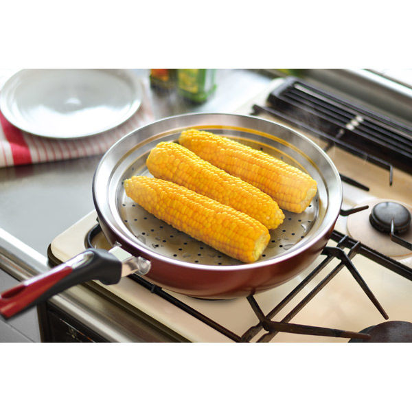 和平フレイズ フライパンが蒸し器に変身 蒸し台&amp;カバー 24~26cm用 ステン Amazon.co.jp: 和平フレイズ フライパンが蒸し器に変身 蒸し台