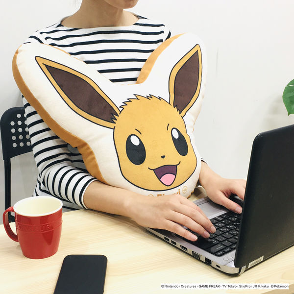 ポケモン　バニティ　ポーチ　クッション　ブランケット　コップ　フロアマット Amazon.co.jp: ティーズファクトリー 三角ミニポーチ カラーズ