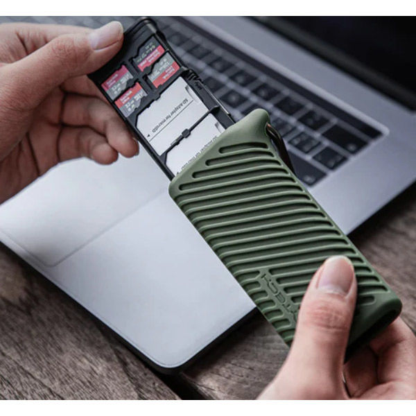 PGYTECH カードリーダー内蔵ケース GR P-GM-162 1個（直送品）