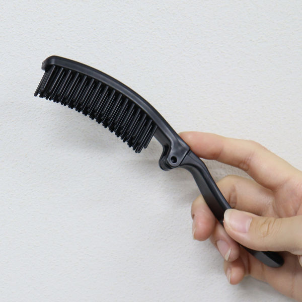 アメージングタイランド・グランドセール 三和 折りたたみヘアブラシ ブラック（OP袋入） 【全長】175mm ヘアスタイリング用品