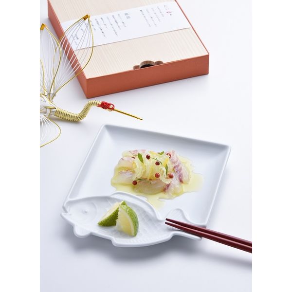 石丸陶芸 波佐見焼 たい 魚(とと)皿 白磁 303344C500 1枚(直送 石丸陶芸 波佐見焼 たい 魚(とと)皿 白磁 303344C500 1枚(直送
