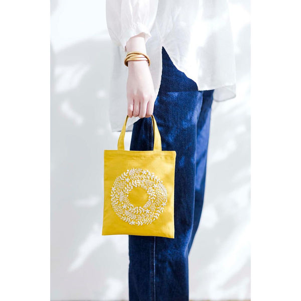 ルシアン 刺しゅうキットyulaのこころ躍る草花刺繍 ミニトート