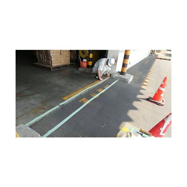 東亜道路工業 超耐久性急速路面硬化剤パッチグー PT381 1箱 603-2519（直送品） - アスクル