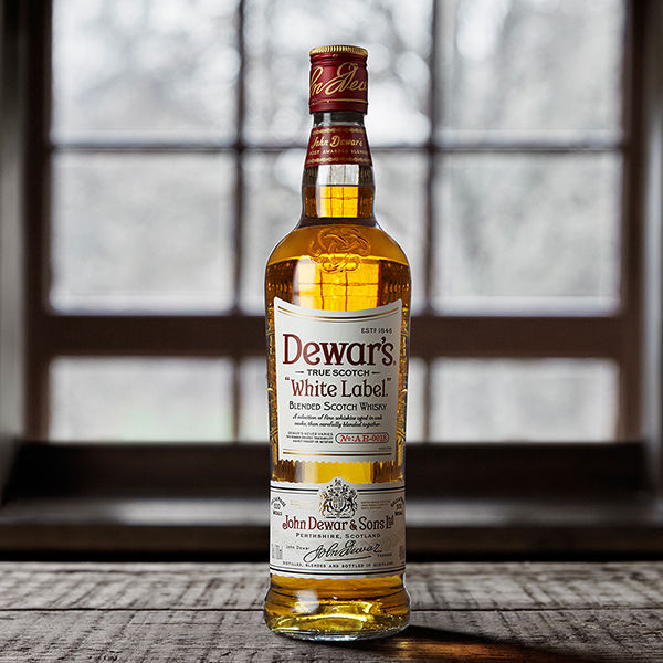 デュワーズ　ホワイトラベル　（Dewar's　WHITE　LABEL）　700ml  ウイスキー