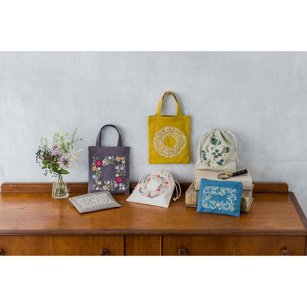 ルシアン 刺しゅうキットyulaのこころ躍る草花刺繍 巾着「可憐な