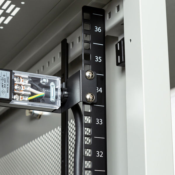 【新品未使用】VALLAD サーマル 黒 ブラック Mサイズ② 延長コード 電源タップ 3m 3P（ピン） 6個口 ブラック TAP-SVSL206-1U