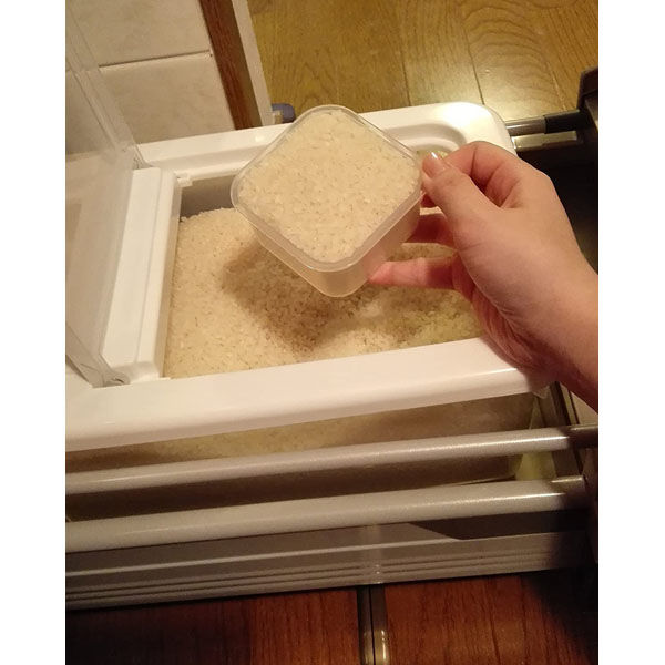 サンコープラスチック お米ケース 5kg 軽量カップ付(セット販売：10個) 4973230050960 1セット(10個)（直送品） - アスクル