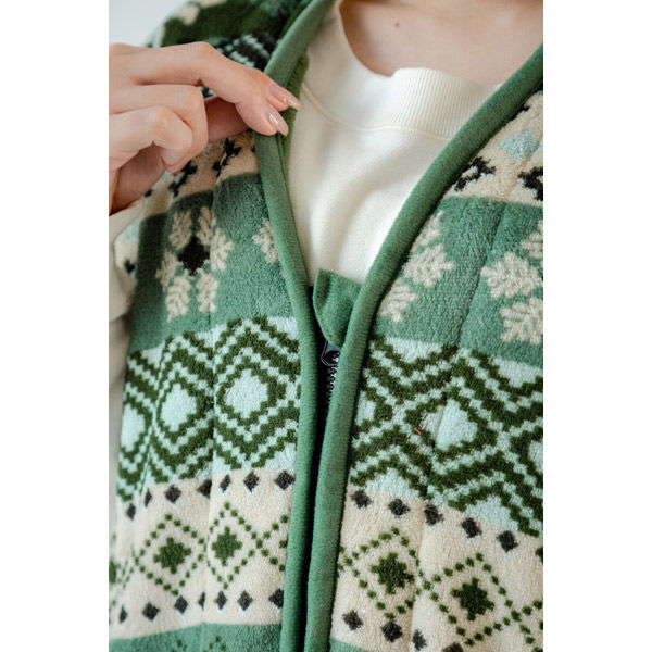 宮地商事 ノルディック柄 吸湿発熱袖なし着る毛布 ロング 幅650×長さ1300mm グリーン a2886220 1枚（直送品） - アスクル