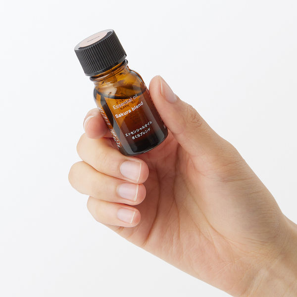 【新品未開封】無印良品　エッセンシャルオイル　ひといきブレンド　30ml x4個 Amazon.co.jp: 無印良品 エッセンシャルオイル ひといきブレンド
