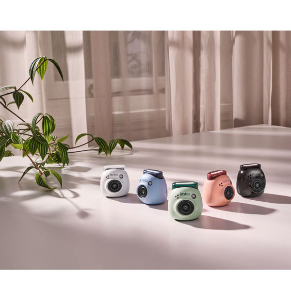 富士フイルム 手のひらサイズカメラ instax ジェムブラック INS PAL