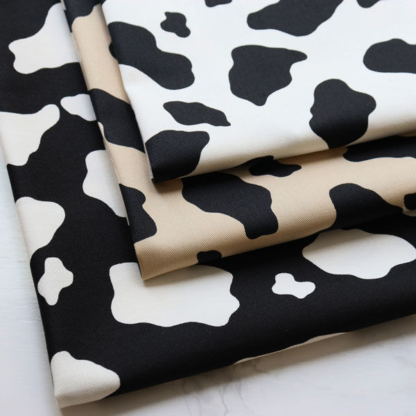 日本紐釦貿易 ツイル生地 牛柄 color.B 巾約112cm 1mカット IBK7070 