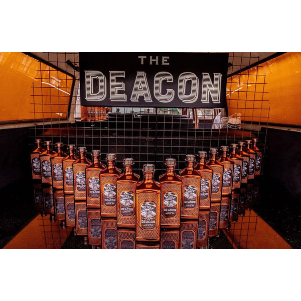 ザ・ディーコン 40度 700ml 1本 スコッチウイスキー 正規品 ザ・ディーコン 40度 700ml 1本 スコッチウイスキー 正規品