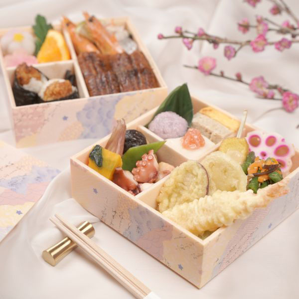 ほぼ未使用 懐石道具 木製溜塗 二段丸重 弁当 干菓子器 4客揃 栞 底印 元箱 Amazon.co.jp: 金蒔絵 茶道具 木製溜塗 信玄弁当 鈴型 欅 木製