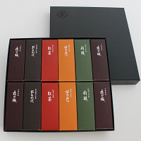 三越伊勢丹　とらや　虎屋 小形羊羹　詰め合わせ（12本入） 包装済み　三越の紙袋付き 手土産ギフト　和菓子