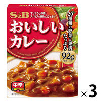 エスビー食品　おいしいカレー　中辛　3個