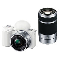 SONY　デジタル一眼カメラ　α　ＶＬＯＧＣＡＭ　ＺＶーＥ１０　ダブルズームレンズキット　ホワイト　ZV-E10Y/W　1台（直送品）