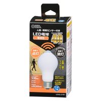 オーム電機 LEDセンサーE26 5.1W 電球色 06-4463 1個