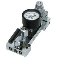 ユタカ 計測機器 ブラス製配管用小型角型圧力調整器（ニードル弁付）
