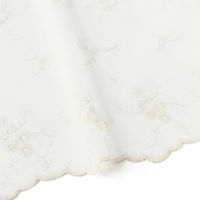 綿ローン 両耳スカラップ刺しゅう生地 巾約100cm×4m切売カット A オフホワイト TM8804-A TM8804-A-4M（直送品）