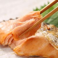 佐藤水産 2024【御歳暮】のし付き 北海道 銀毛新巻鮭 姿切り身 MS-016CE 1箱（直送品）