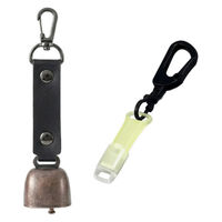 熊よけ鈴 蓄光ホイッスル キャップ カラビナリング付き ブラック 4点セット 熊鈴 消音機能付き マグネット 磁石 カラビナ（直送品）