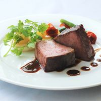 【簡易ギフト包装】　ブラッセリートモ　黒毛和牛ローストビーフ　8039009（直送品）