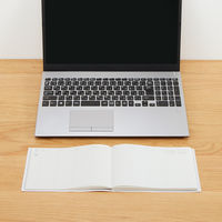 無印良品 Ｂ５ハーフサイズスケジュール帳 マンスリー ウィークリー ２０２５年１２月始まり 月曜始まり ホワイトグレー 良品計画