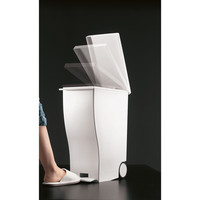 岩谷マテリアル I'mD ごみ箱 プラスチック 33L フタあり ブラック 幅232×奥行415×高さ550mm スリム ペダル式 キャスター付