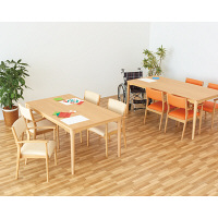 コイズミファニテック　木製テーブル　幅1500　高さ740　１台（２梱包）　介護用にも使用できます