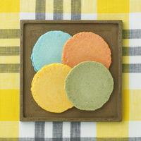 三越伊勢丹　志ま秀 クアトロえびチーズ 1箱（8枚入）和菓子　母の日　父の日　敬老の日　お祝い　　紙袋付