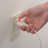 オーム電機　らく抜き＆ロック延長コード　2P式/1個口/2m/抜け止ロック(コンセント側)/楽々抜き取りレバー(プラグ側)　HS-T12FC3-W