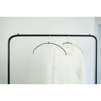 清水産業株式会社 MAWA×小山田早織コラボ スリム人体ハンガー 黒 ゴールドフック 60本組 120666 1セット(60個入)（直送品）