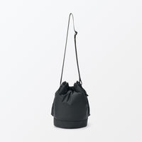 無印良品 撥水 中わた入り 巾着バッグ 黒 タテ３４×ヨコ２４×マチ２４ｃｍ 良品計画