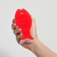 おさかなスポンジ レッド 1個 マーナ