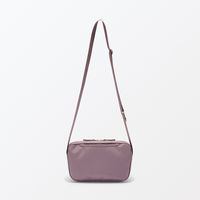 無印良品 背面ポケット付き 撥水ショルダーバッグ ラベンダー タテ１７×ヨコ２８×マチ６ｃｍ 良品計画