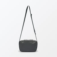 無印良品 背面ポケット付き 撥水ショルダーバッグ タテ１７×ヨコ２８×マチ６ｃｍ チャコールグレー 良品計画