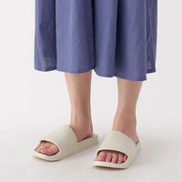 無印良品 一体成型 足なりサンダル ２５．５～２６．０ｃｍ ライトベージュ 良品計画（わけあり品）