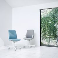 【組立設置込】コクヨ ファブレ アルミサークル肘 背座同色プレーン BK×アッシュターコイズ C01-P161CU-B39392 1脚（直送品）