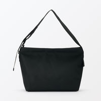 無印良品 再生ポリエステル 太ベルトショルダーバッグ 黒 タテ３２×ヨコ４８×マチ１６ｃｍ 良品計画