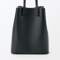 無印良品 ヌメ革 巾着バッグ 黒 タテ１９×ヨコ１６×マチ８ｃｍ 良品計画