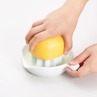 グレープフルーツ絞り器 セレクト100 000DH3017 1個 食洗機可 しぼり器 貝印