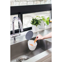 八幡化成 三角コーナー 水切りポット シンクトラッシュ フタ付き 吸盤付き Ag+銀イオン入り ブルーノーバ 493304 1個（直送品）